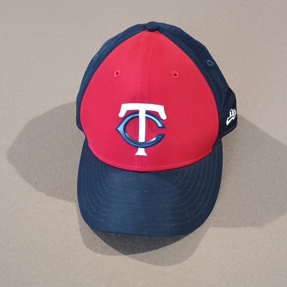 Minnesota Twins Baseball Red and Blue Baseball Cap Size 7 (55.8 Cm)